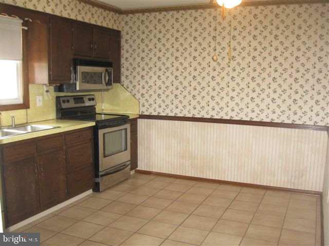 6135 Friar Road Harrisburg, PA 17111 - Photo 6 of 11 Gallery Image 6