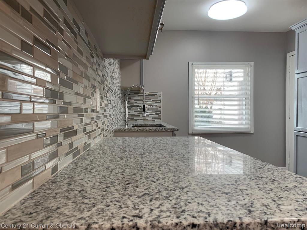 7038 Middlepointe Street Dearborn, MI 48126 - Photo 11 of 25