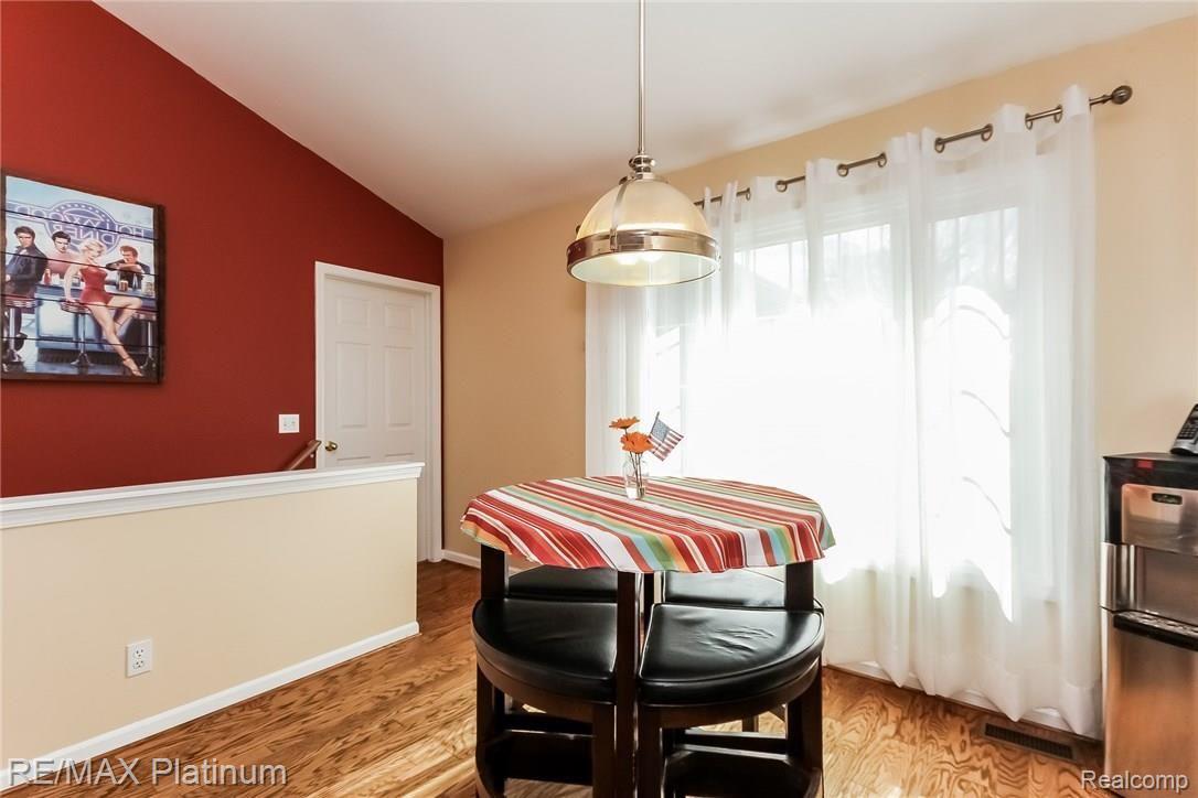 6793 Kestrel Ridge Road Brighton, MI 48116 - Photo 9 of 37 017-Breakfast_Nook-2502214-medium.jpg