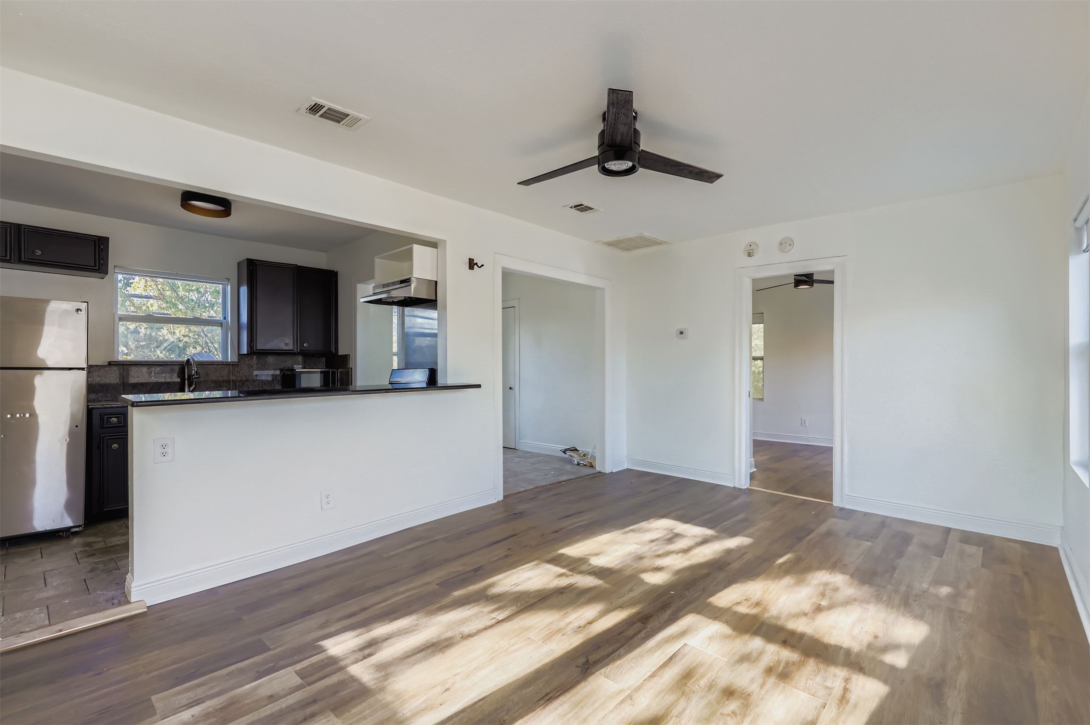 1013 East 3rd Street, Unit B Austin, TX 78702 - Photo 4 of 7