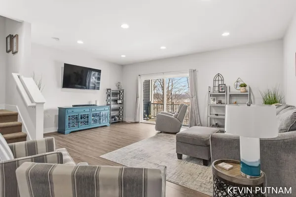 $749,000 | 160 Keewatin Way, Unit D/9, Douglas, MI 49406