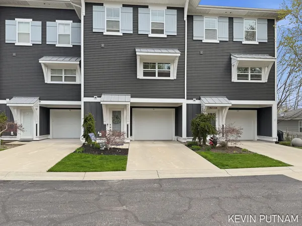 $749,000 | 160 Keewatin Way, Unit D/9, Douglas, MI 49406