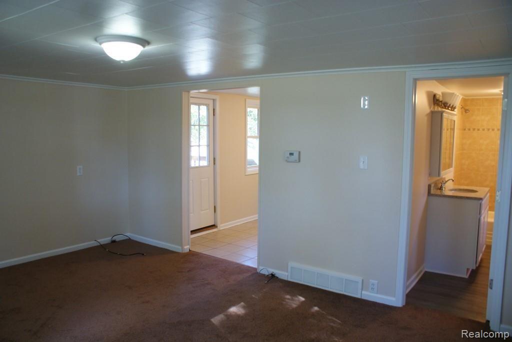 2098 Miles Road Lapeer, MI 48446 - Photo 18 of 46 DSC06418.jpg
