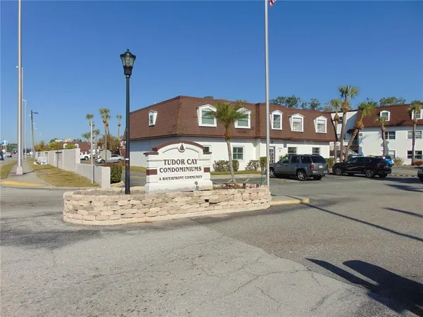 $1,200 | 9119 Tudor Drive, Unit E102, Tampa, FL 33615