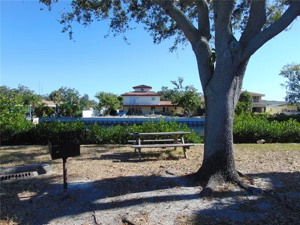 $1,200 | 9119 Tudor Drive, Unit E102, Tampa, FL 33615