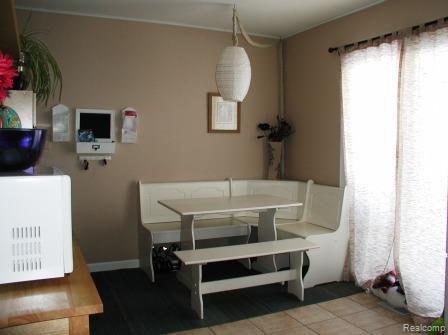 Kitchen Eating Area