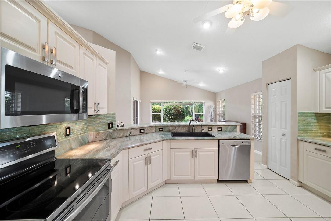7362 Falls Road East Boynton Beach, FL 33437 - Photo 5 of 52 Photo 5