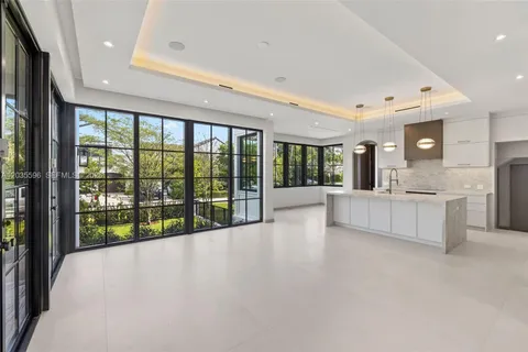 $6,995,000 | 5262 La Gorce Drive, Miami Beach, FL 33140