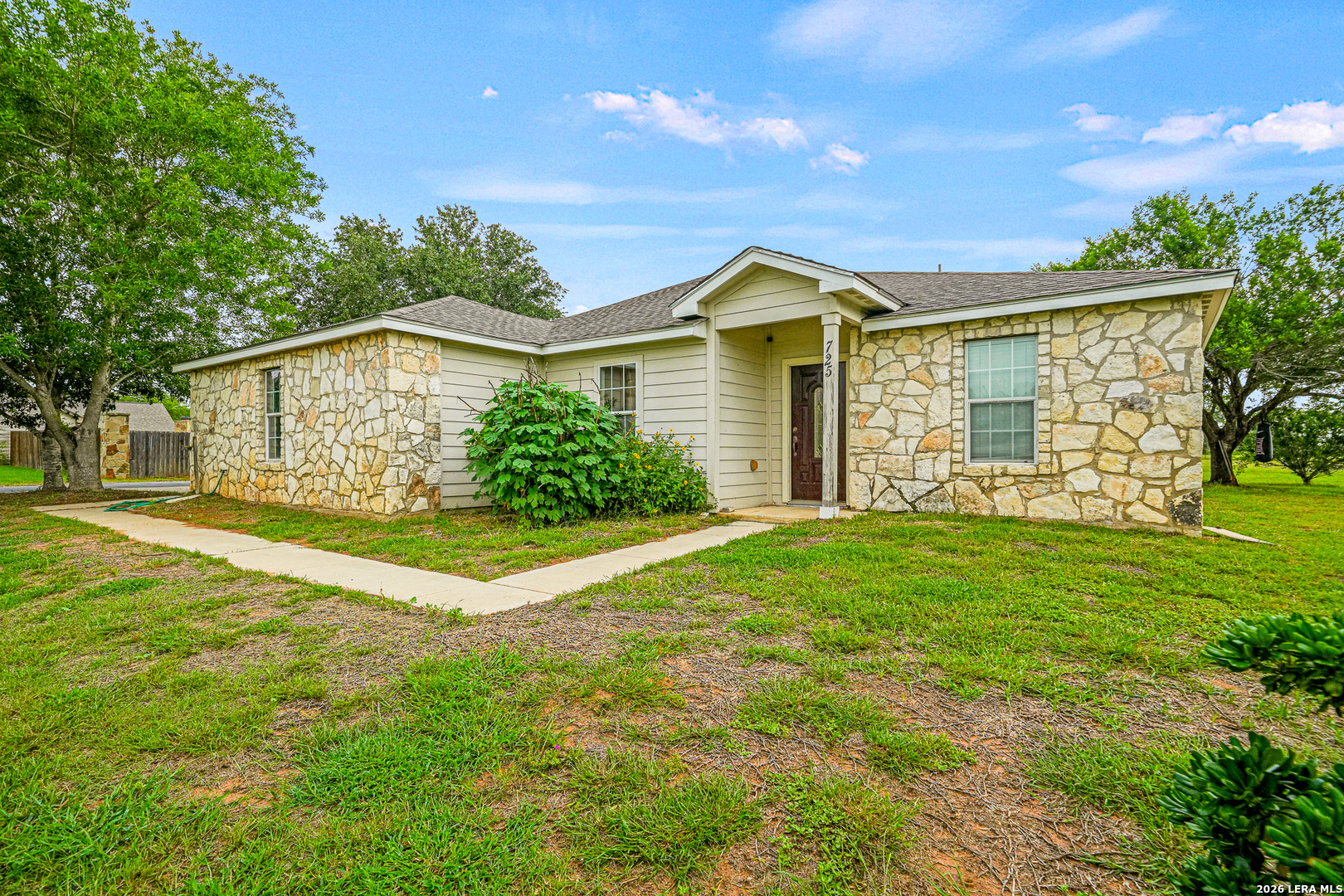 725 Cimarron Square Poteet, TX 78065 - Photo 2 of 37
