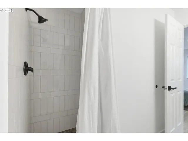 a en suite bathroom with a double vanity sink a mirror and a bathtub