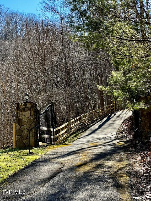 212 Upper Cliffside Drive Elizabethton, TN 37643 - Photo 115 of 130 9