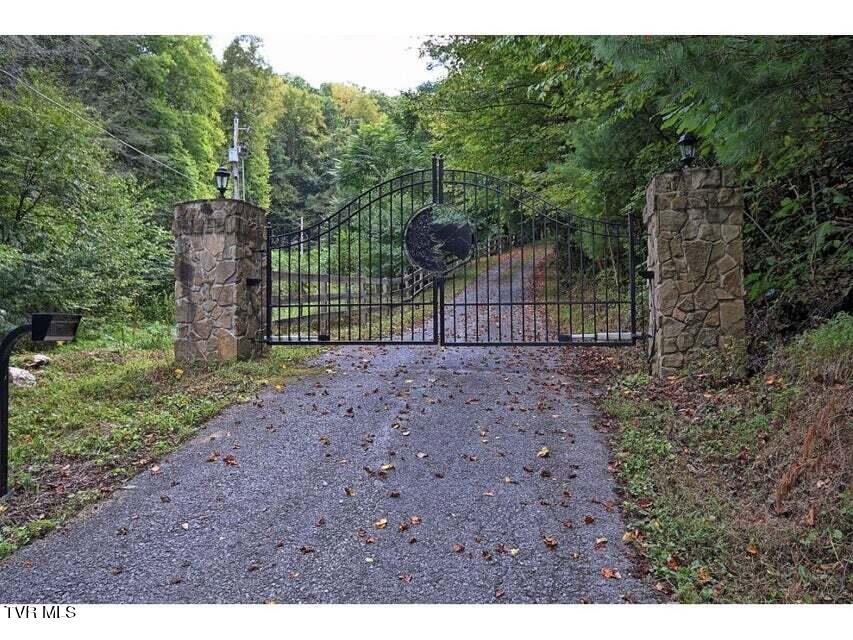 212 Upper Cliffside Drive Elizabethton, TN 37643 - Photo 116 of 130 Upper Cliffside 55