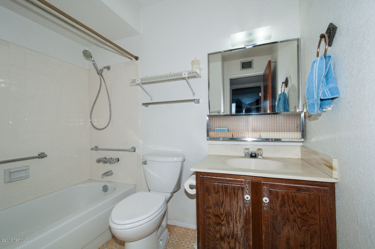 7517 North Oldfather Road Tucson, AZ 85741 - Photo 7 of 17