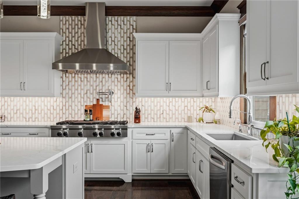263 Hanson Way Northwest Marietta, GA 30064 - Photo 25 of 84 a kitchen with a sink a stove and cabinets