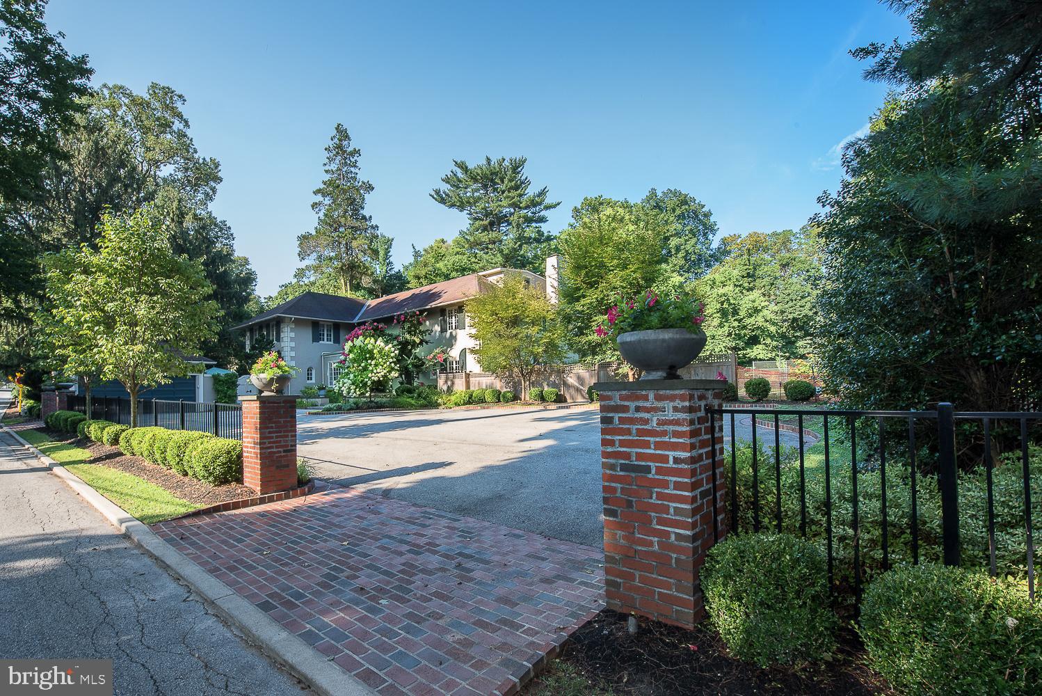 Ample parking for tennis or pool parties