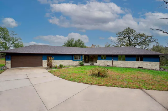 $988,000 | 27096 Sevastopol Road, Red Wing, MN 55066