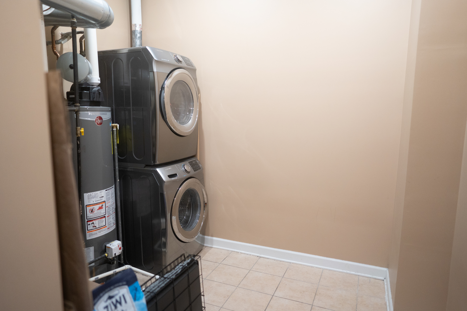 6421 West Touhy Avenue, Unit 4B Chicago, IL 60646 - Photo 20 of 24 a utility room with dryer and washer