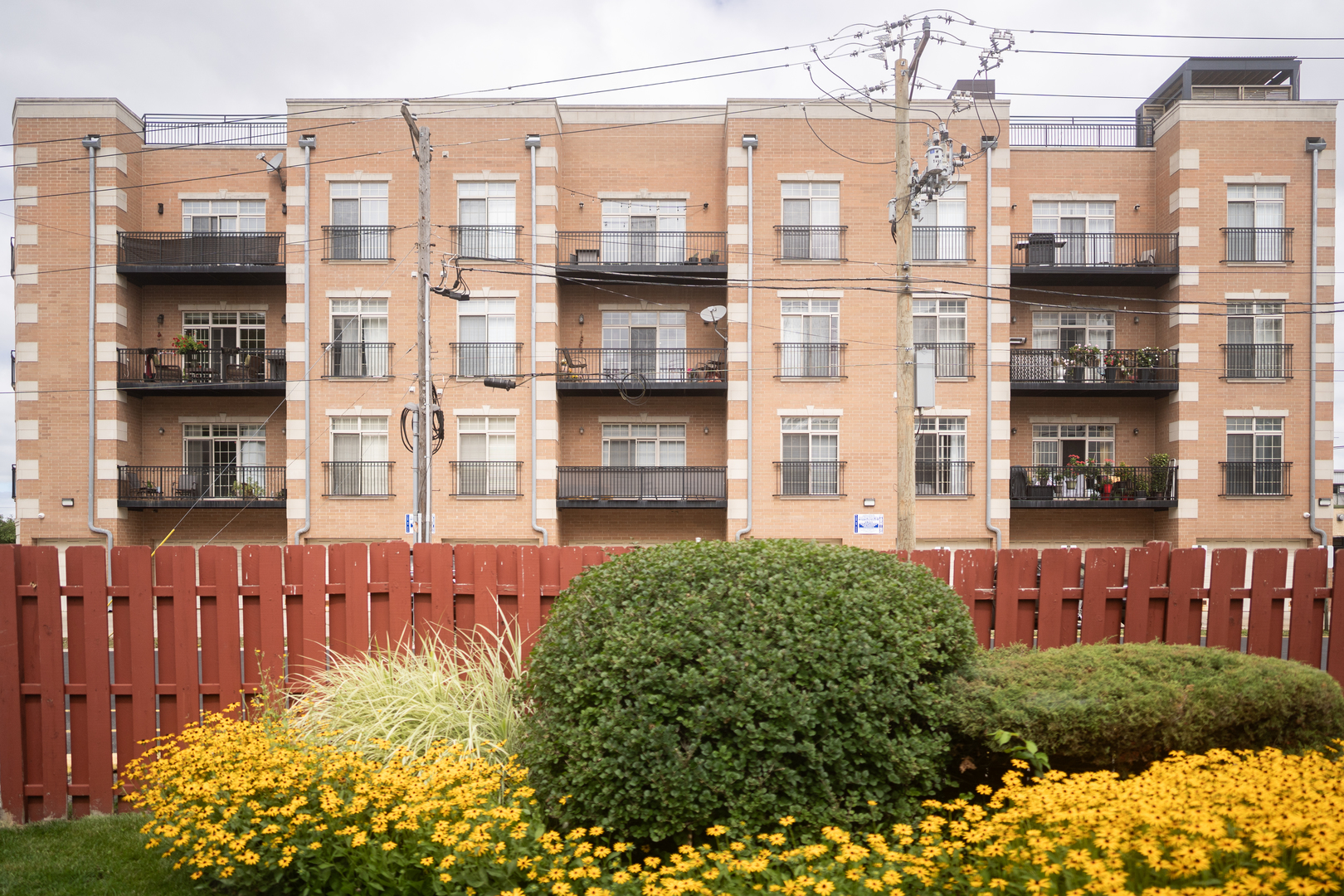 6421 West Touhy Avenue, Unit 4B Chicago, IL 60646 - Photo 24 of 24 a view of a large building
