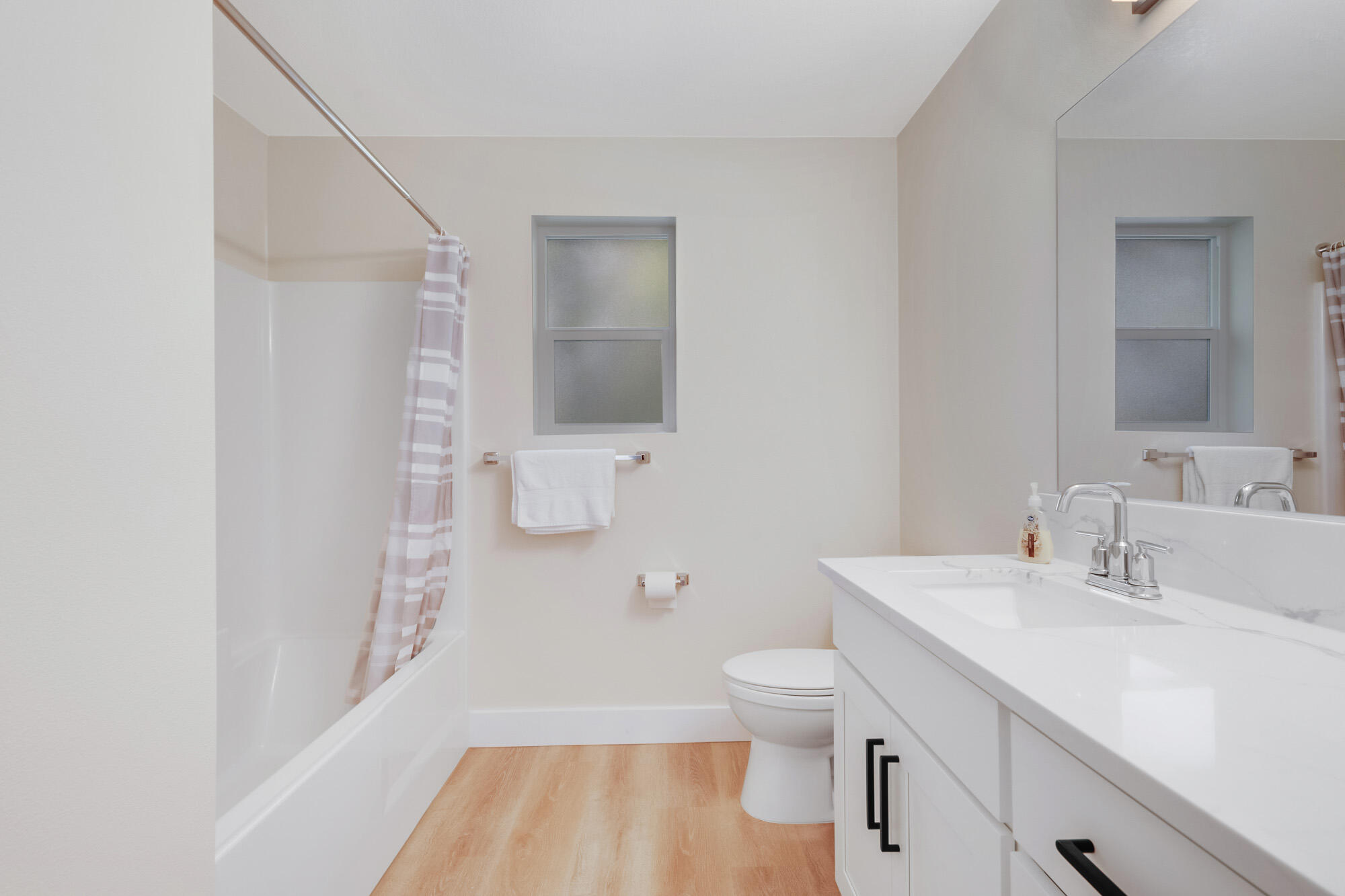 4520 Moondancer Lane Tillamook, OR 97141 - Photo 25 of 39 Bathroom 2