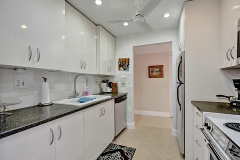 $225,000 | 250 Northeast 20th Street, Unit 5060, Boca Raton, FL 33431