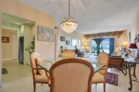 $225,000 | 250 Northeast 20th Street, Unit 5060, Boca Raton, FL 33431