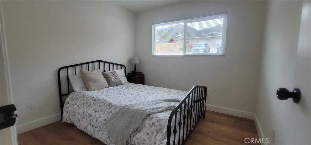 4136 Poplar Trail Frazier Park, CA 93225 - Photo 18 of 32 a bedroom with a bed and a window