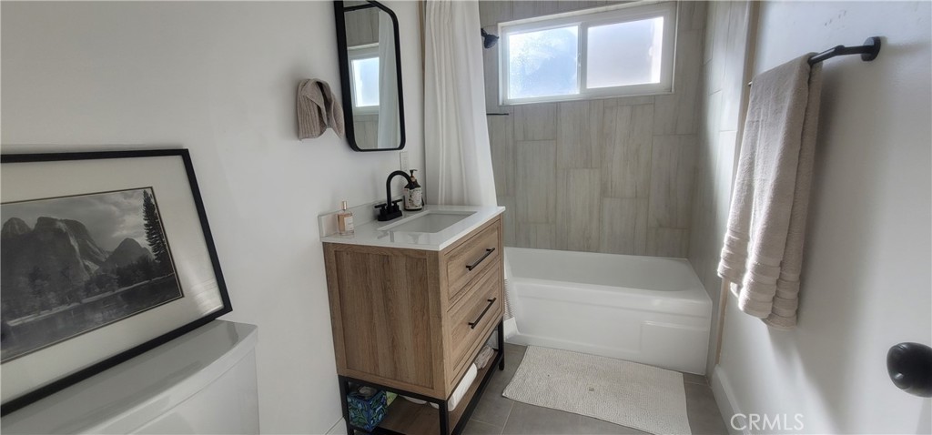 4136 Poplar Trail Frazier Park, CA 93225 - Photo 6 of 32 a bathroom with a tub sink and mirror