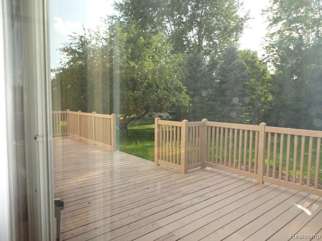 1631 Ridgecrest Rochester, MI 48306 - Photo 6 of 42 DSC00744.jpg