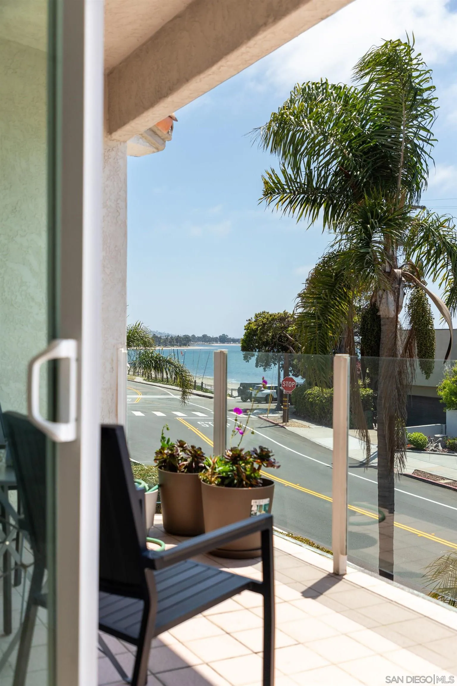 3701 Riviera Drive, Unit 11 Pacific Beach, CA 92109 - Photo 16 of 32 a view of a balcony with chairs