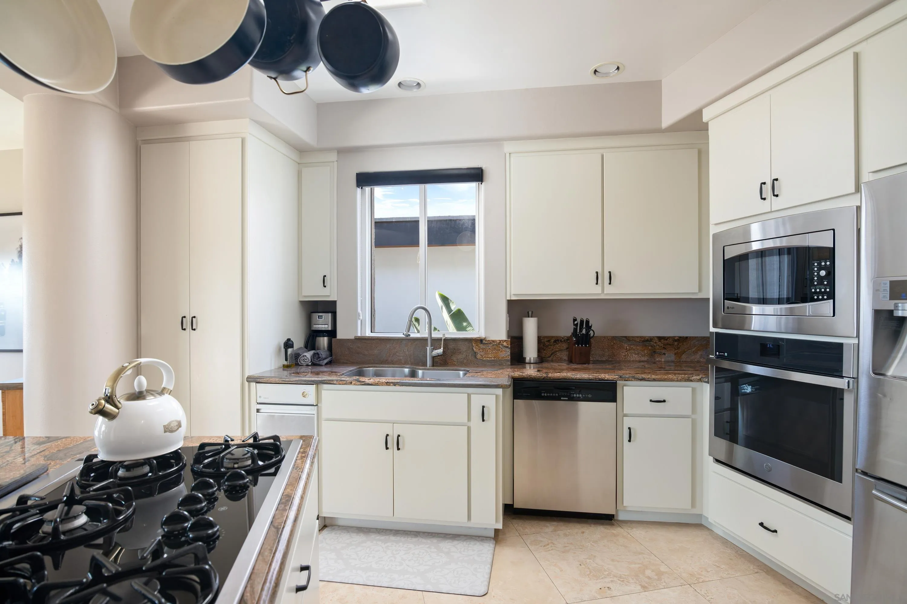 3701 Riviera Drive, Unit 11 Pacific Beach, CA 92109 - Photo 9 of 32 a kitchen with a stove and a sink
