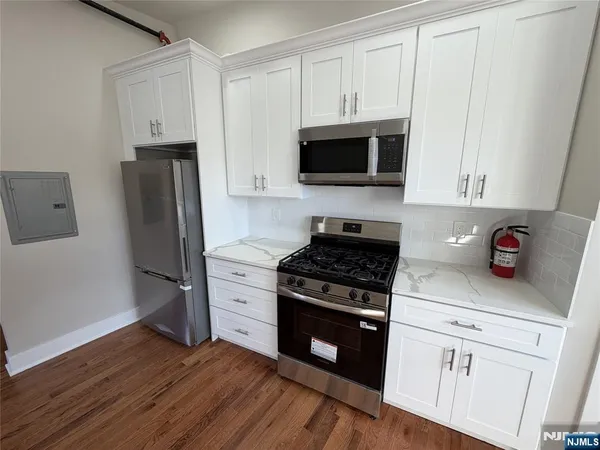 $2,600 | 24-30 Pleasant, Unit 2 EAST, Maywood, NJ 07607