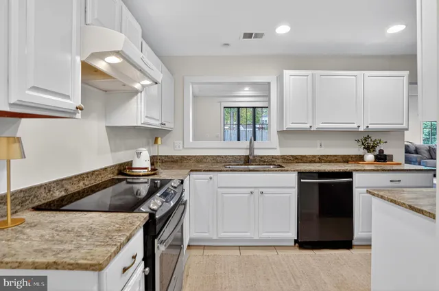 $640,000 | 1534 Youngs Point Place, Herndon, VA 20170