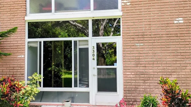 a view of yard with green space