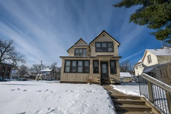 $184,900 | 527 6th Avenue South, St. Cloud, MN 56301