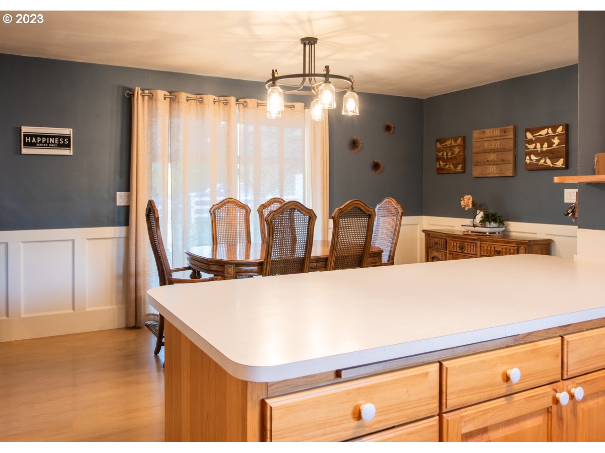 5279 Jasper Road Springfield, OR 97478 - Photo 11 of 48 a living room with furniture