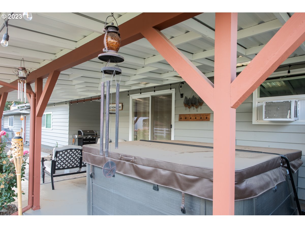 5279 Jasper Road Springfield, OR 97478 - Photo 33 of 48 a view of a house with a porch