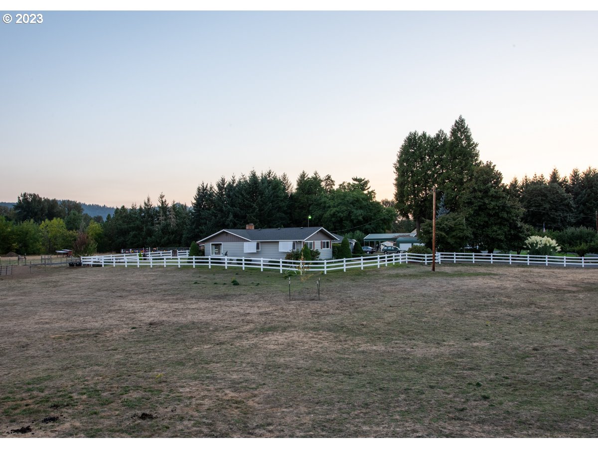 5279 Jasper Road Springfield, OR 97478 - Photo 44 of 48 a backyard of a house with lots of green space