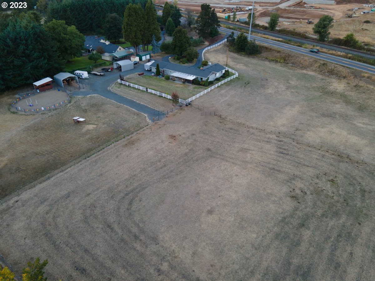 5279 Jasper Road Springfield, OR 97478 - Photo 47 of 48 a view of a backyard of a house