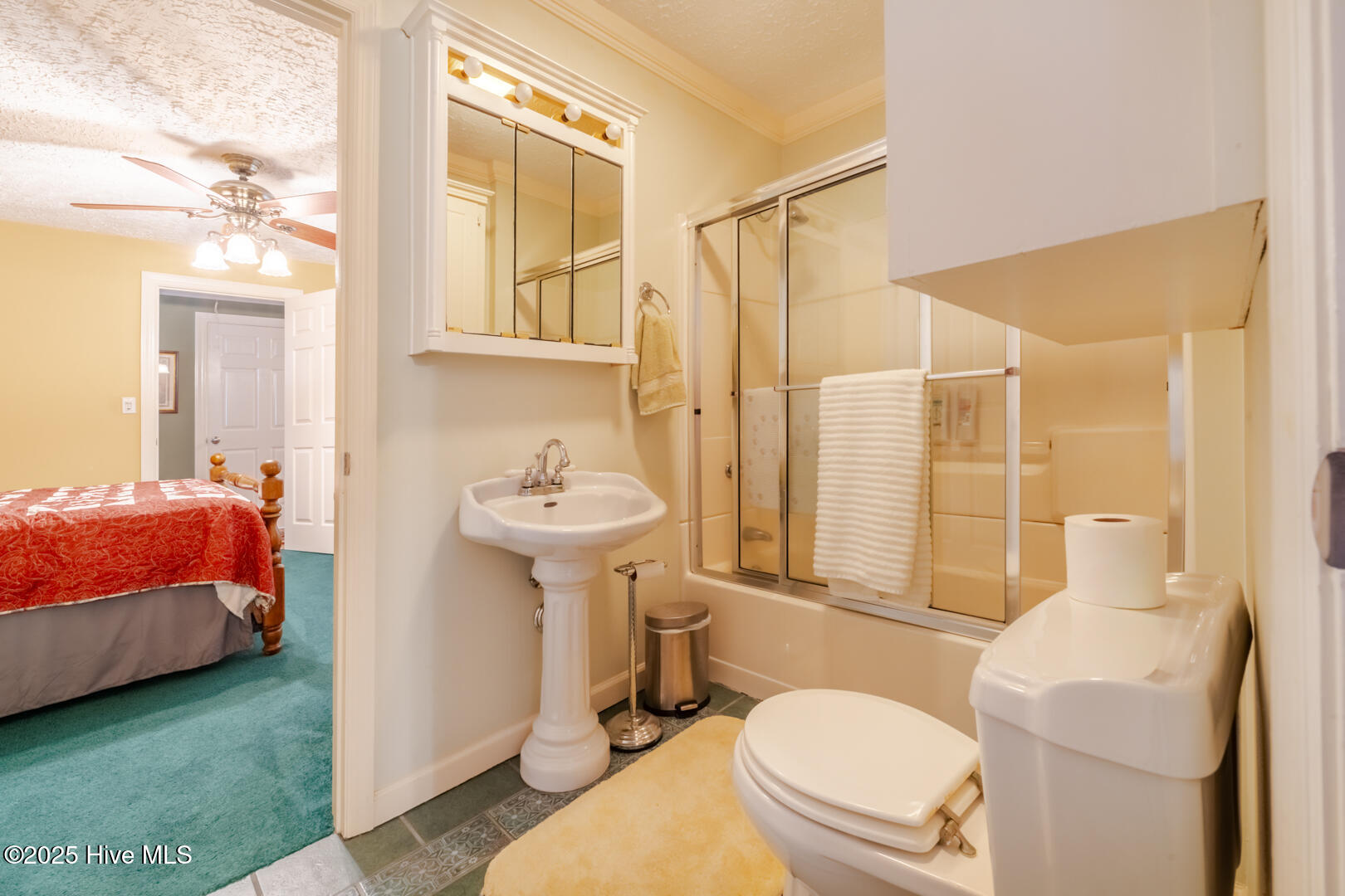 83 Willard Tatum Road Elizabethtown, NC 28337 - Photo 17 of 31 Jack and Jill Bathroom