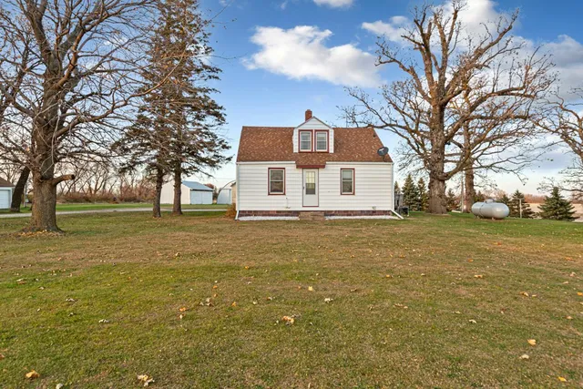 $275,000 | 15035 355th Avenue, Waseca, MN 56093