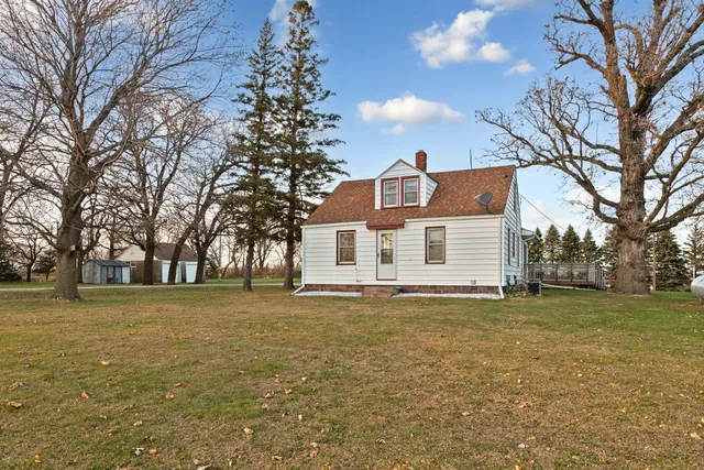 $275,000 | 15035 355th Avenue, Waseca, MN 56093