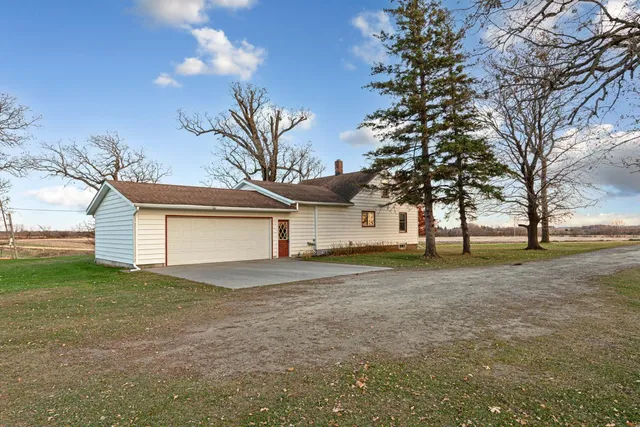 $275,000 | 15035 355th Avenue, Waseca, MN 56093