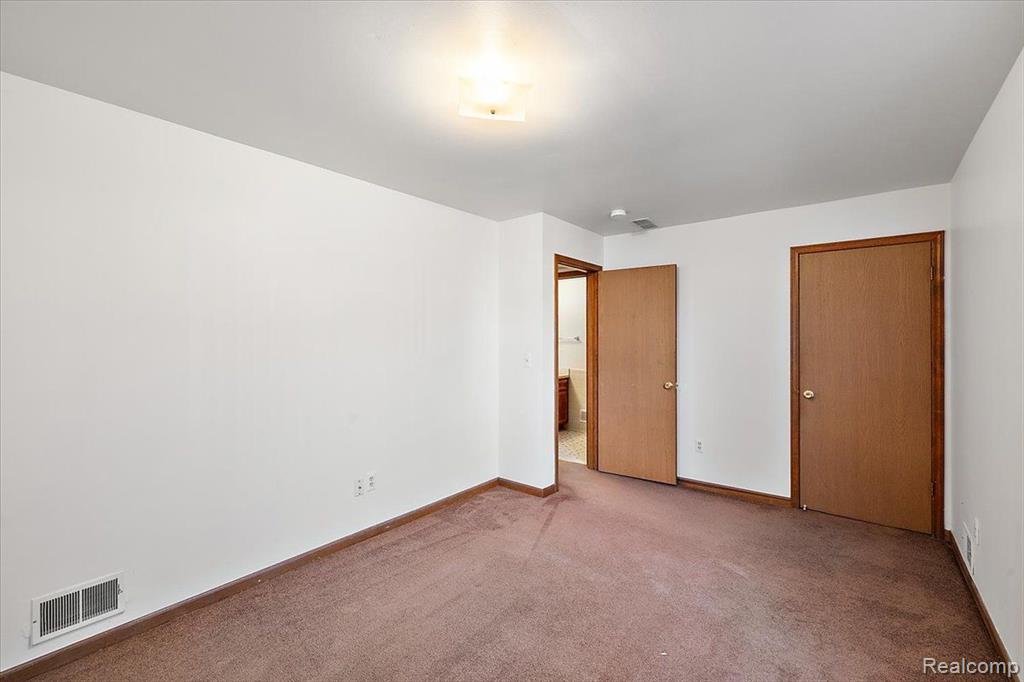 16411 East 10 Mile Road Eastpointe, MI 48021 - Photo 48 of 57