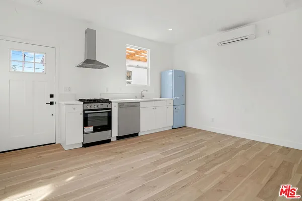 $2,295 | 2925 Marsh Street, Unit 1/2, Los Angeles, CA 90039