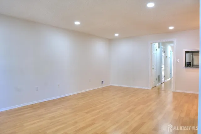 $399,000 | 8 Amethyst Way, Franklin Park, NJ 08823