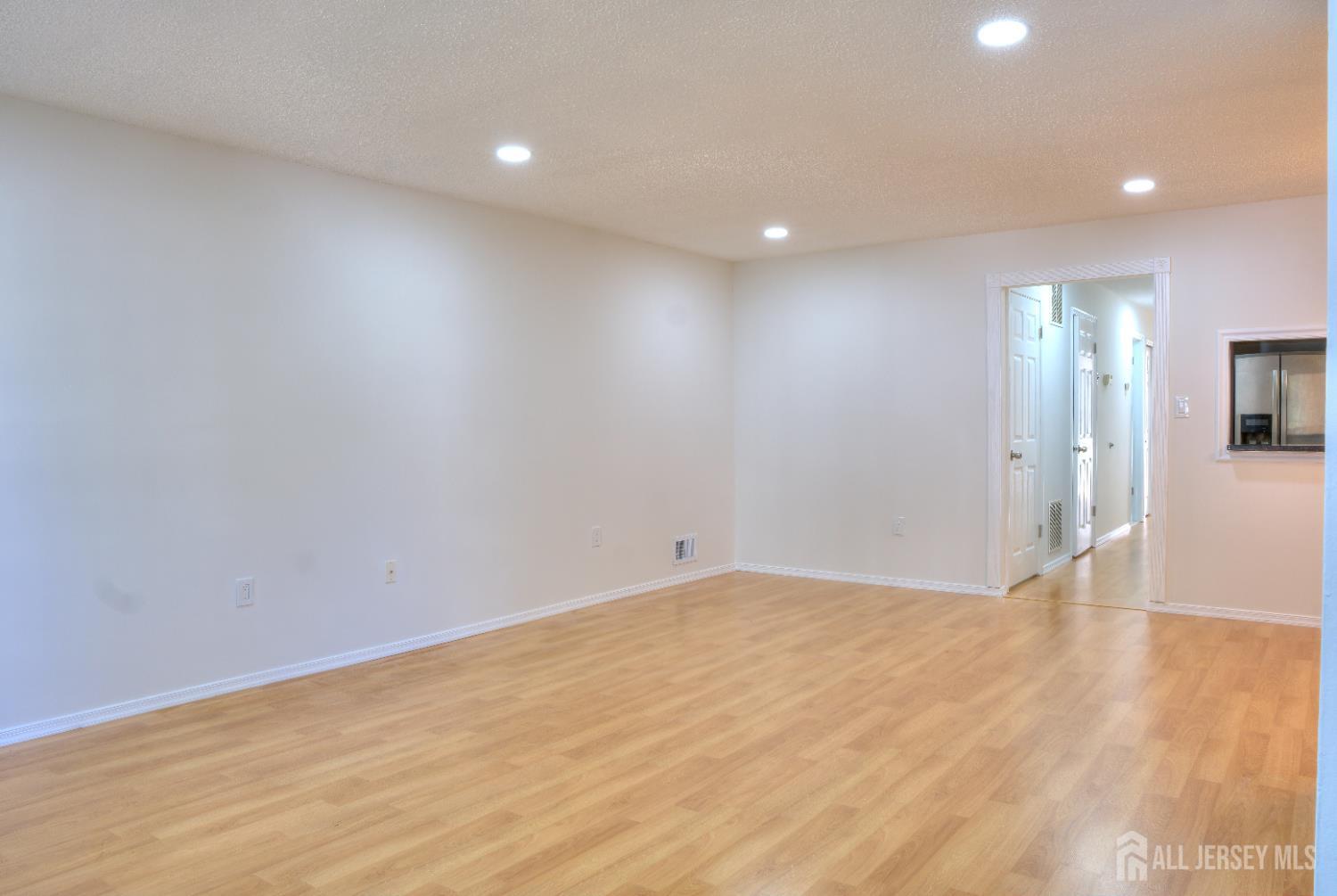 8 Amethyst Way Franklin Park, NJ 08823 - Photo 16 of 31