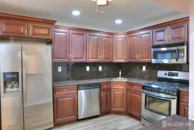 $399,000 | 8 Amethyst Way, Franklin Park, NJ 08823