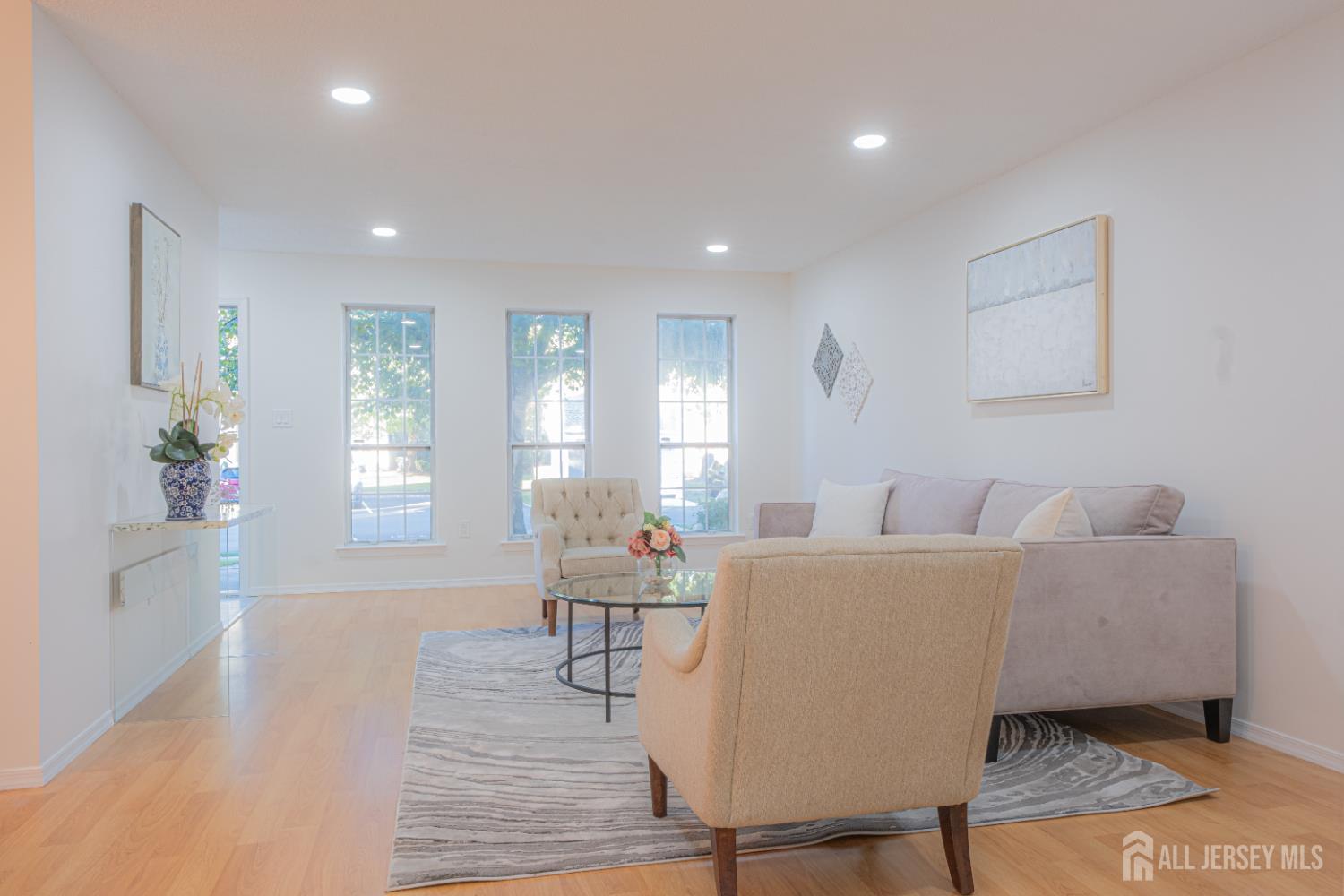 8 Amethyst Way Franklin Park, NJ 08823 - Photo 3 of 31