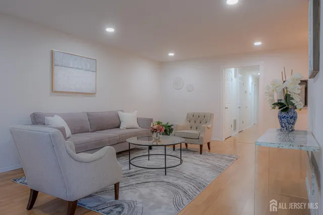 $399,000 | 8 Amethyst Way, Franklin Park, NJ 08823