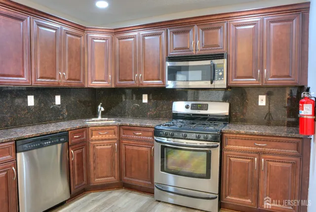 $399,000 | 8 Amethyst Way, Franklin Park, NJ 08823